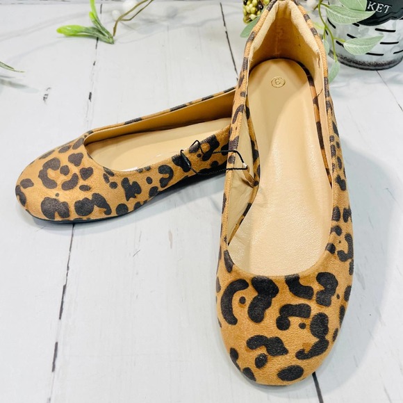 WFL Shoes - NWT Tan and Black Leopard Ballet Flats - Size 6